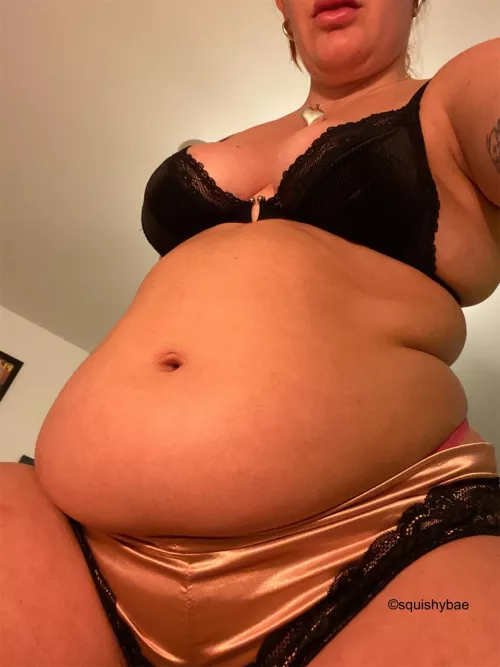 Wanna feel my weight on you? 👀