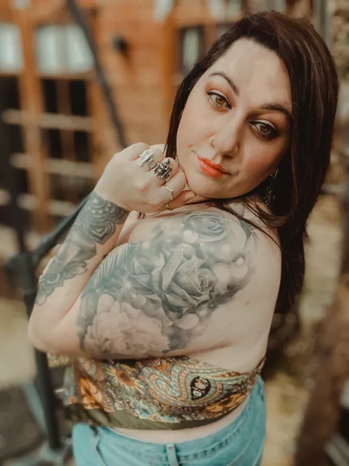 Wearing my bandana as a top 🥰😍💋