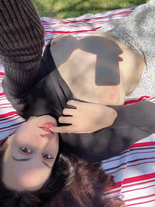 When the milf titties come out to play ❤️😝