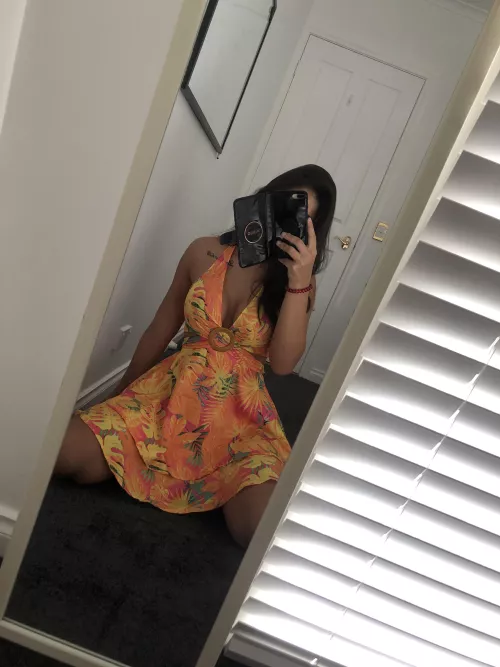 Would you let me sit on your lap in this dress? No one has to know what happens underneath 😋