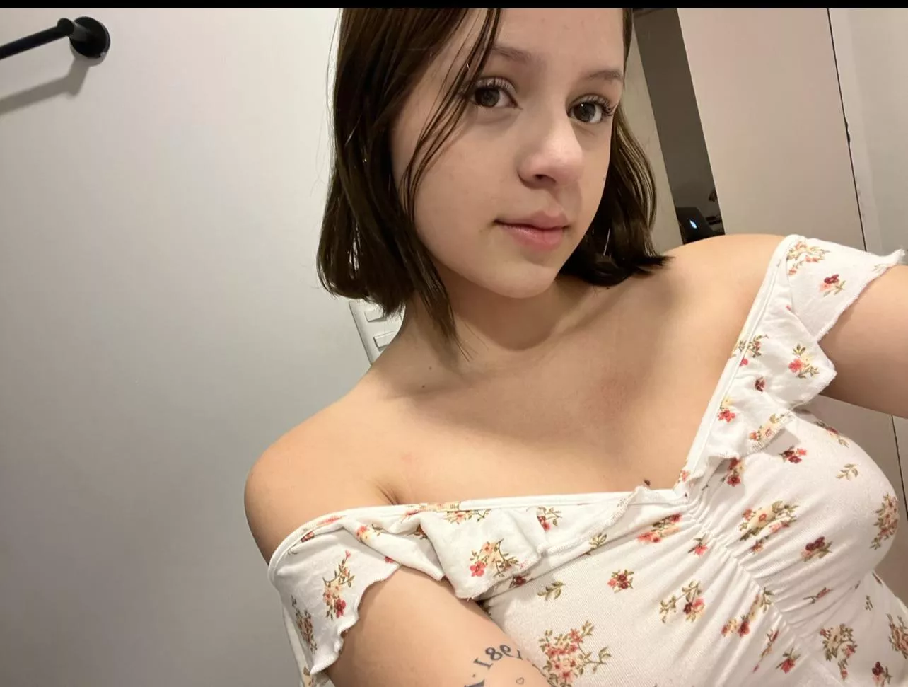 Your little girl wanna play 😋