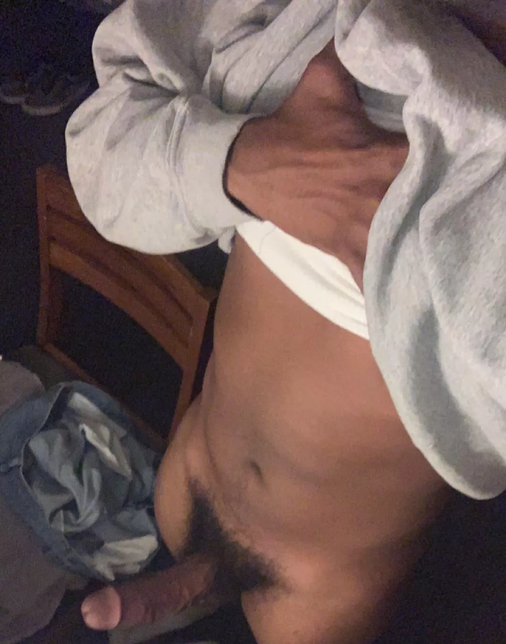 18 vers looking for someone in Socal/ La Hmu with pics and asl to trade @bbillyf feet++ hairy++ verse++