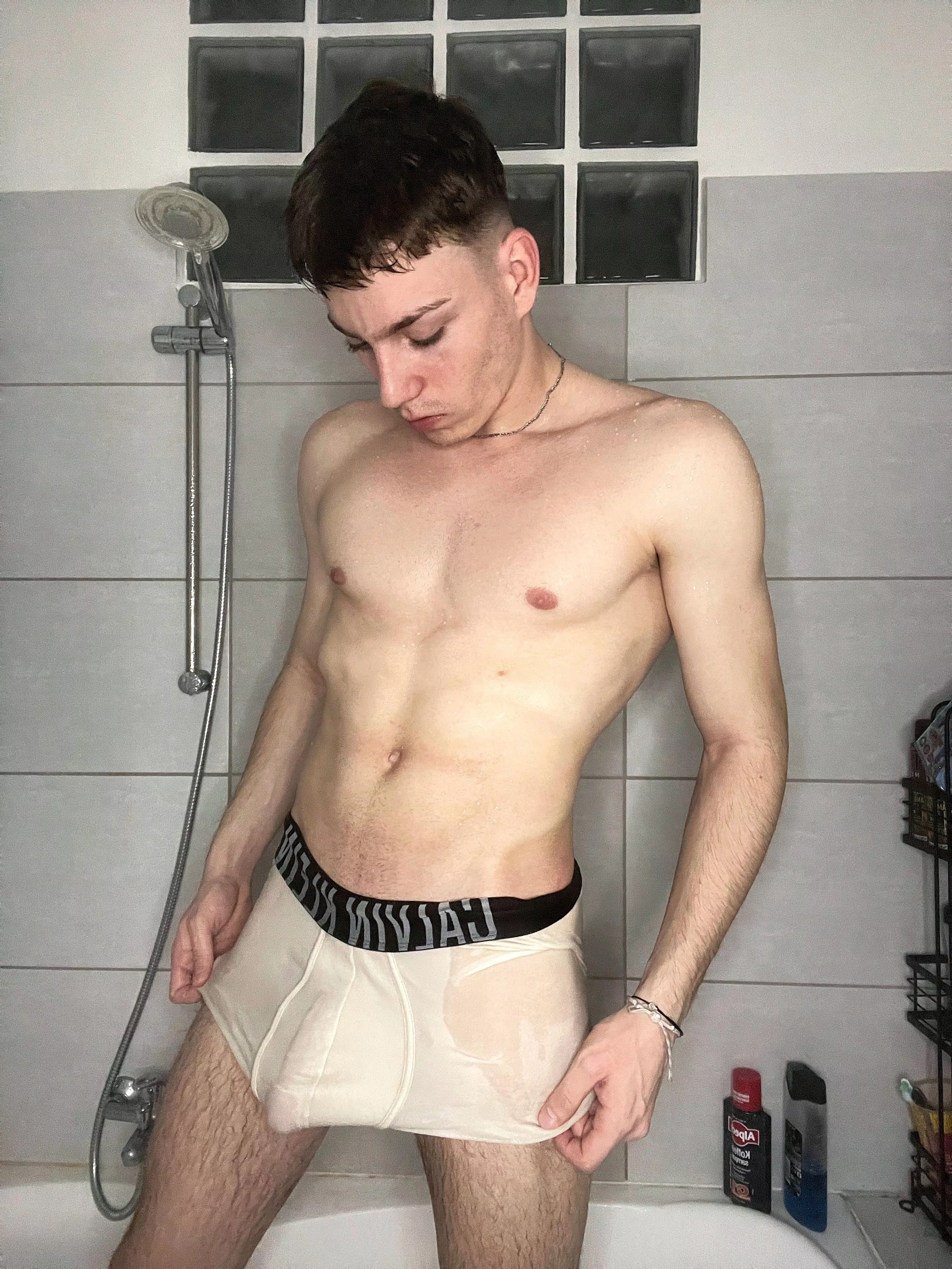 [19] @kolozsi_tomi get on knees