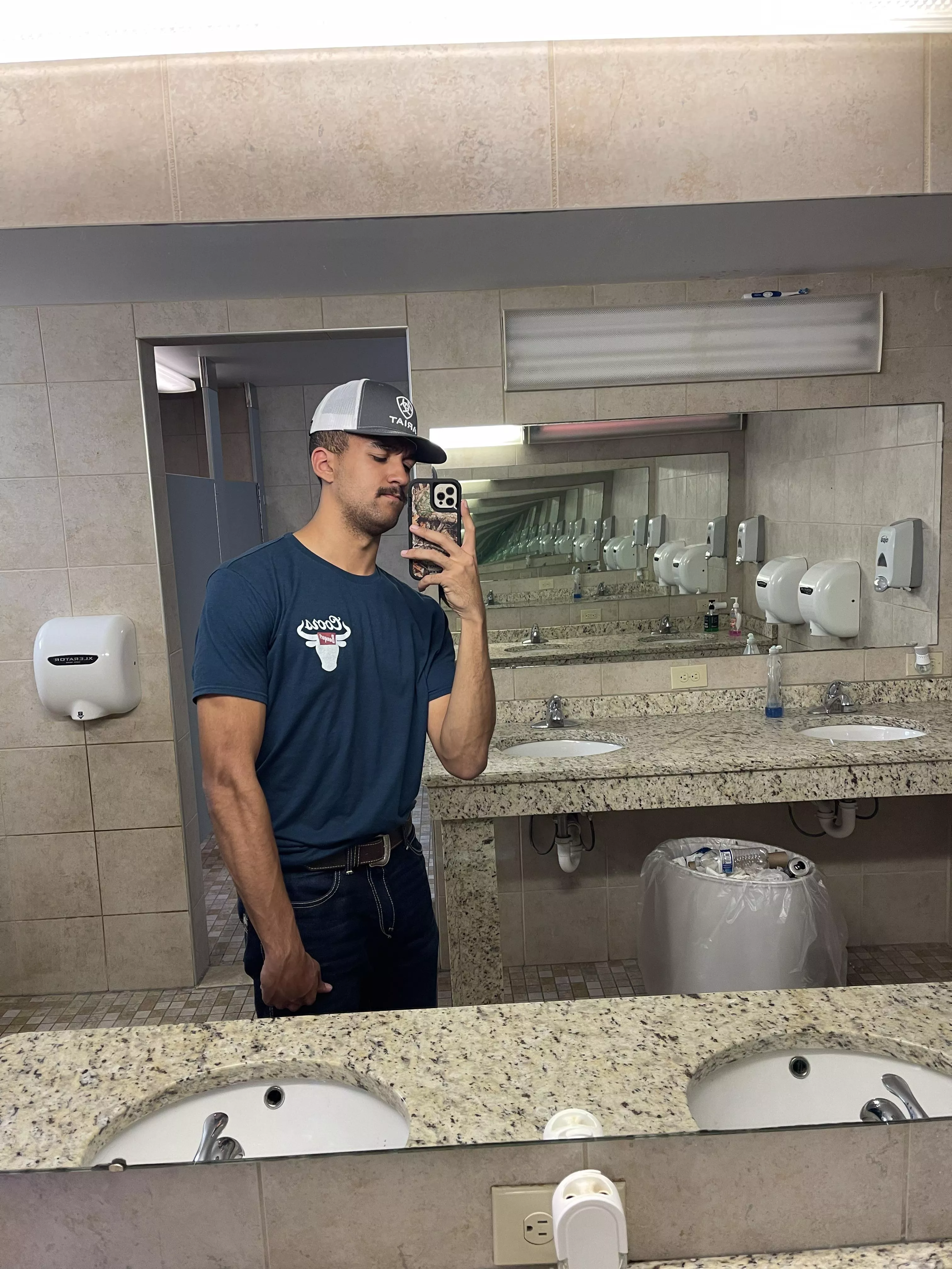 20 M MI - Happy Friday 20 M MI - Happy Friday