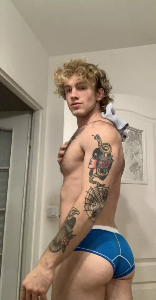 (22) need a wrestling bro asap