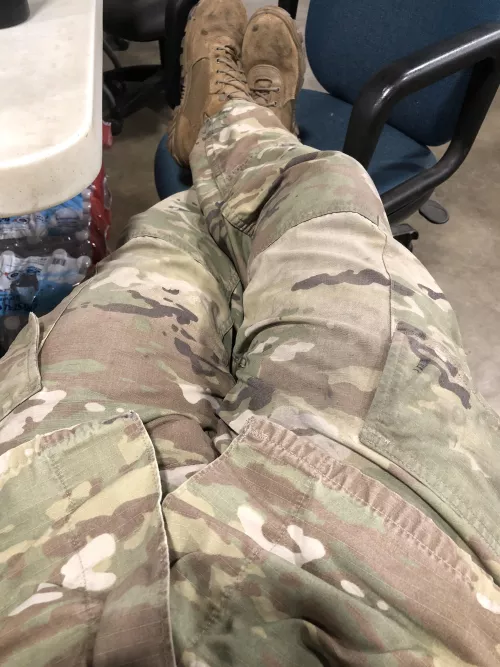 27 Top… just got to work. Trying to find a cool and cute bottom younger than me to talk to long term. Twink+ twunk+ face+ hmu@ cole_jones1995