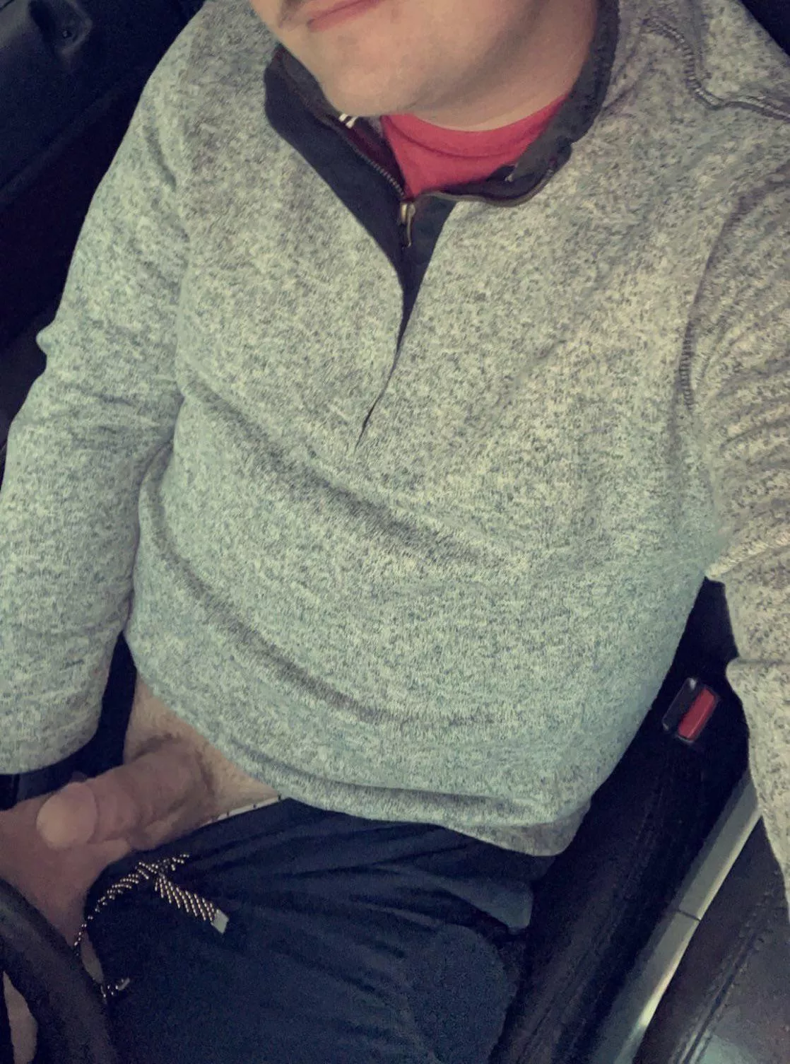 (28) just your average blue collar man that’s into masculine dad bods and bears.