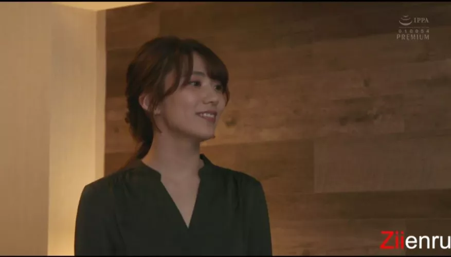 Anyone knows her name or source code?