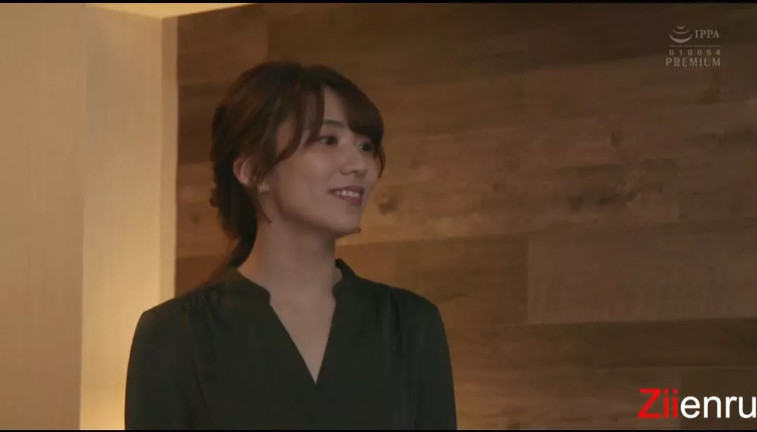 Anyone knows her name or source code?