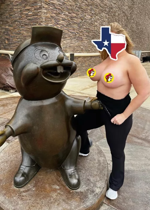 Beavers need ♥️ too!! Is it jerky or brisket for you at Buc-ee's?? Bring me a sliced brisket sandwich and some cookie dough bites and I'm yours...😉😉