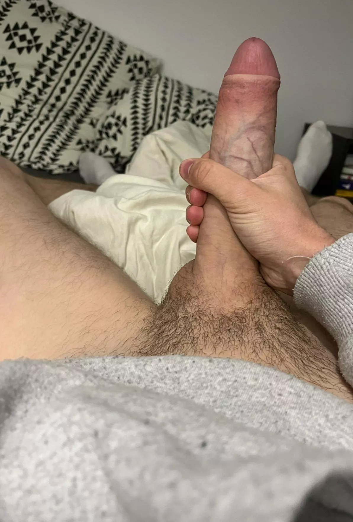 Bored and horny DM me;)