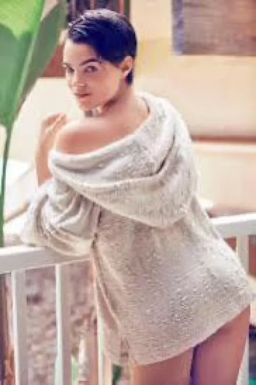 Brianna Hildebrand’s gay ass