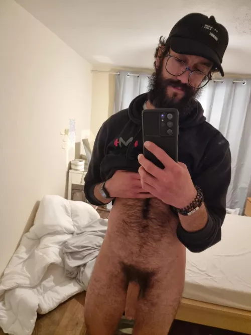 Can anyone come & help make the bed?