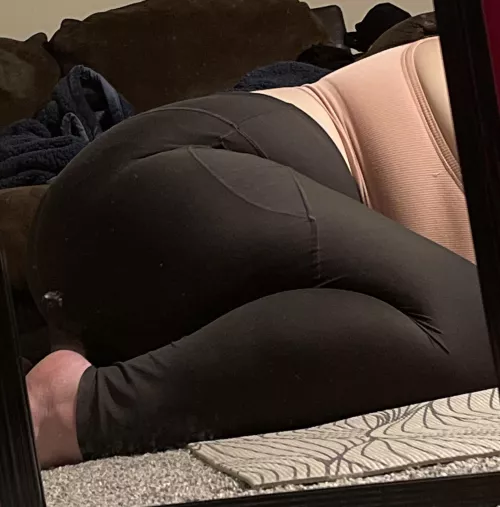 Can I sit on your thicc cock while I stretch my hips?🥺🙏🏼