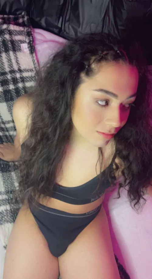 Do you like her cute bulge?