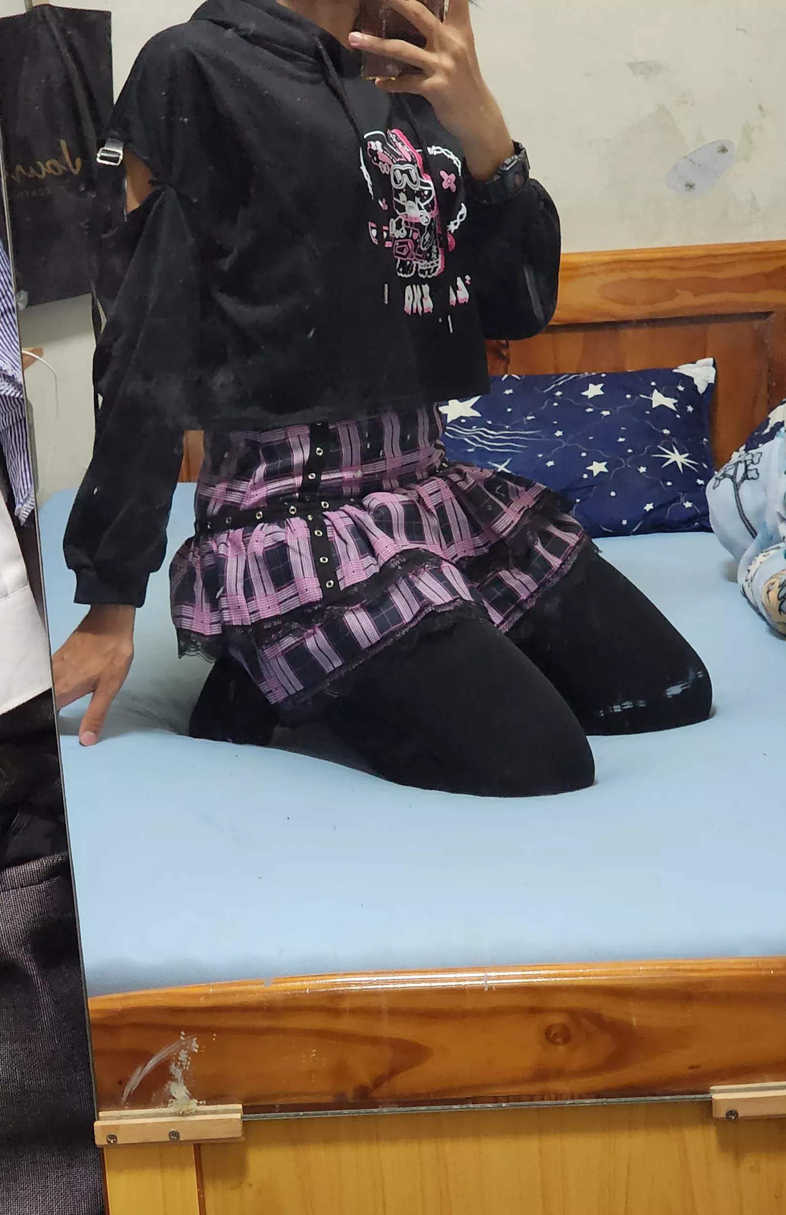 First time posting here! Pictures of my new outfit and style :)