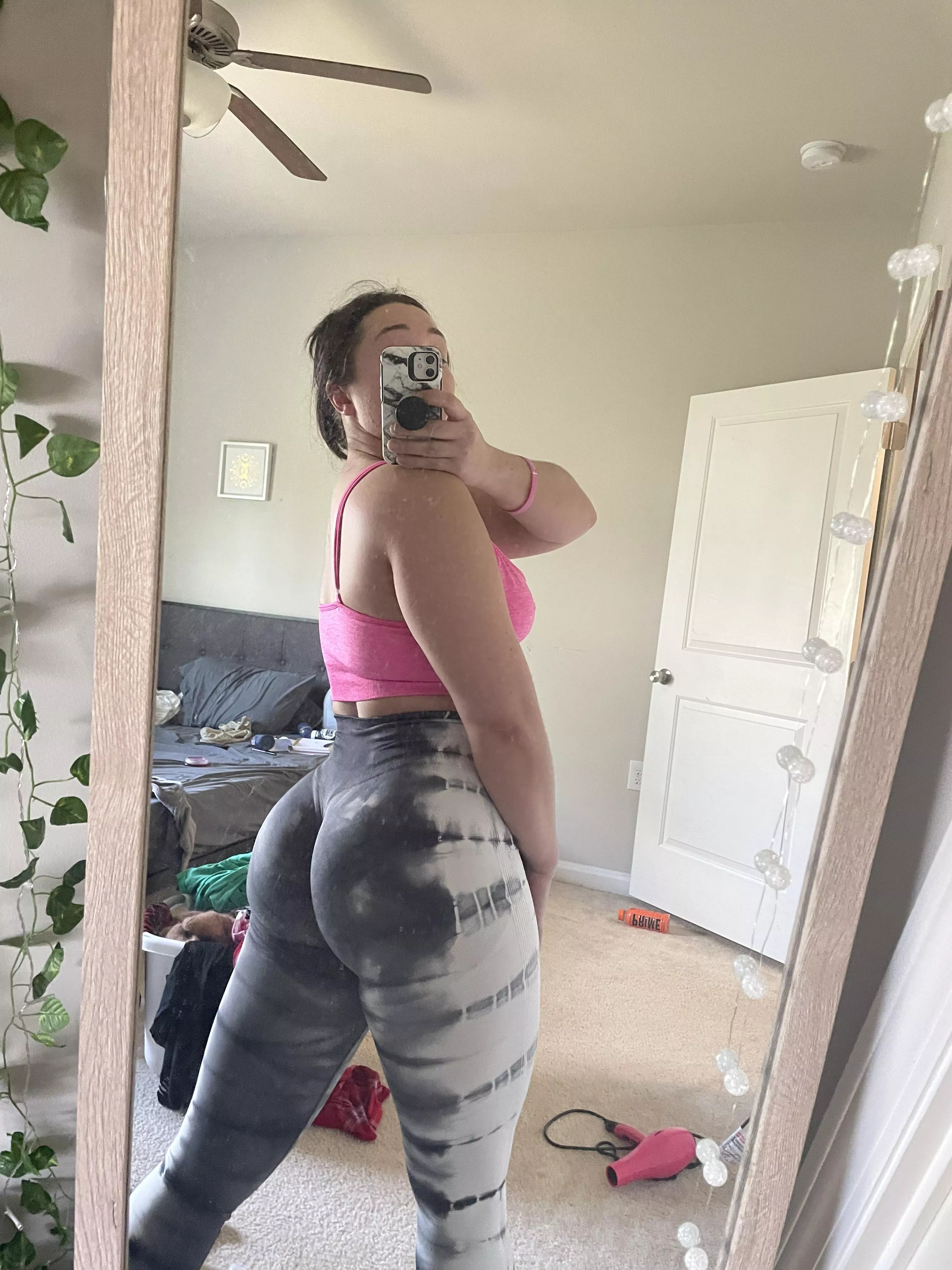 Hit upper body today but still have to show off the glutes