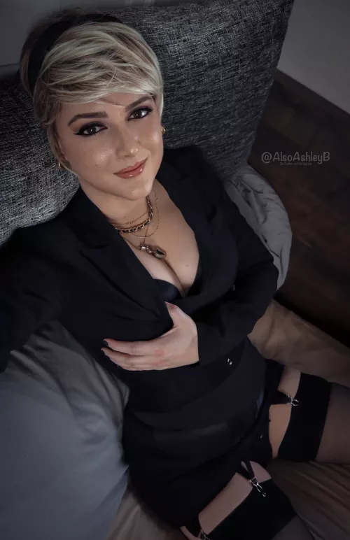 It's casual Friday 🖤