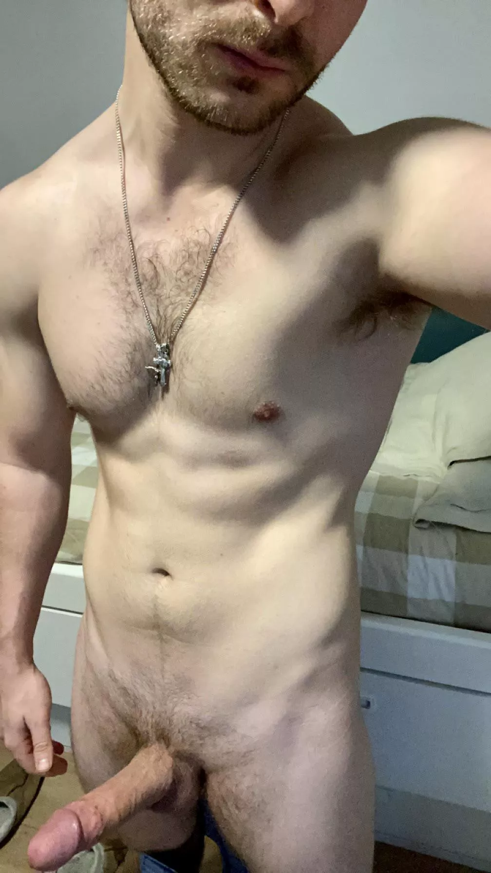 It’s Friday, time to put our partying outfits on 🤟