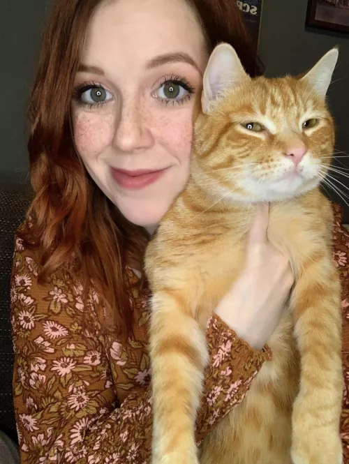 “Just a couple of kittens, out on the town” 💕 [F]