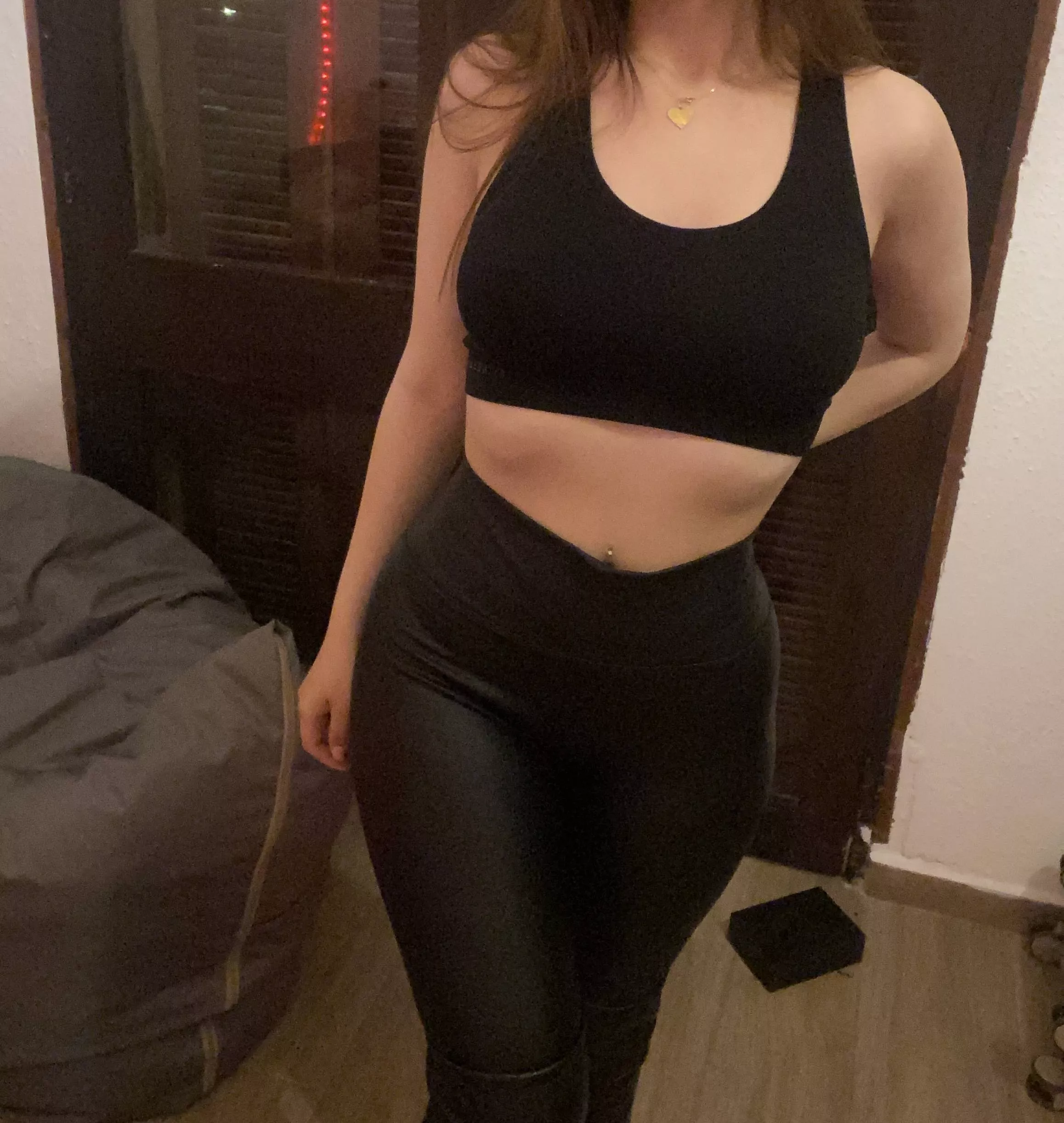 Leather pants are a cheatcode for showing off all your curves! (f)19