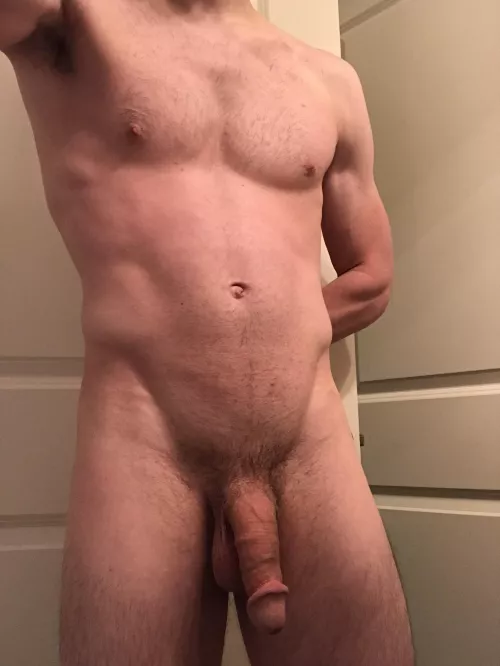 [m]25 slowly learning to love my body