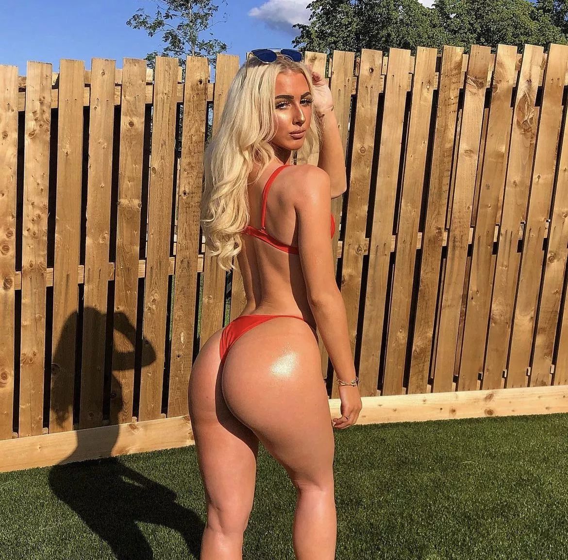 Nice oiled ass 🍑