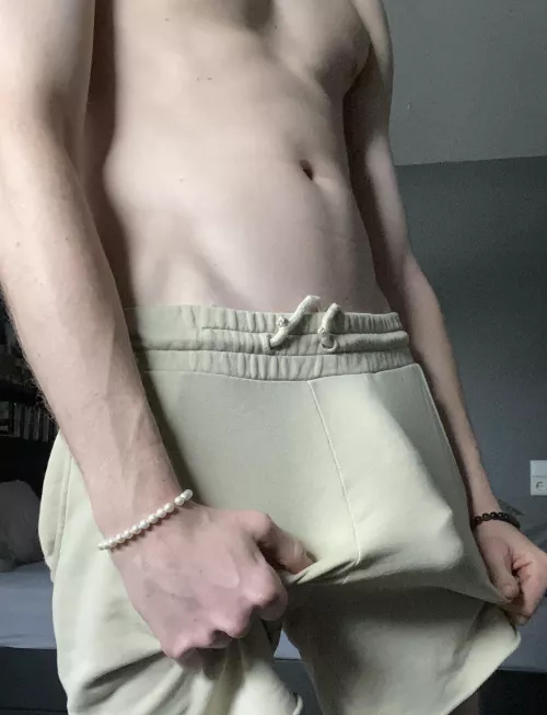 Oi what u staring at ?