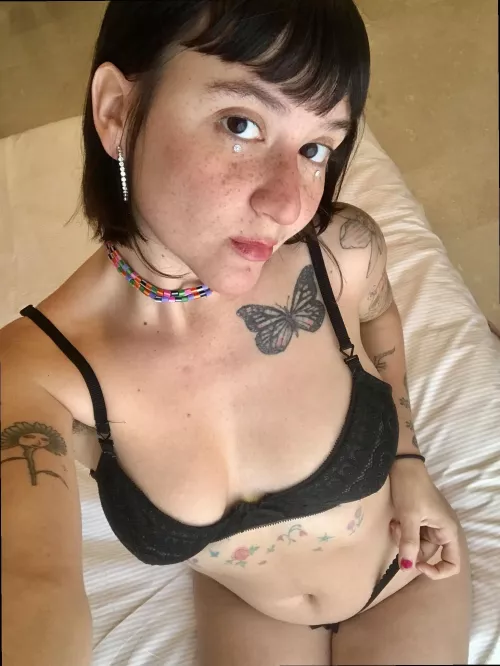 Sooo anyone looking for an alt girl like me?