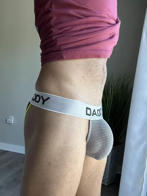 Twinkish guy in a Daddy Jockstrap…hope the neighbors don’t mind.