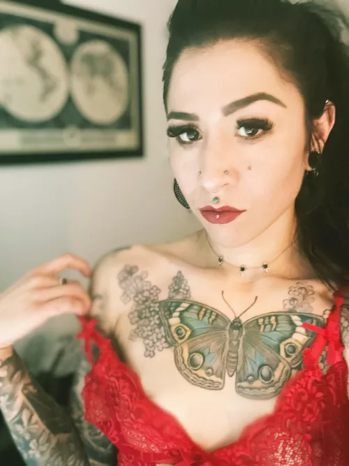 Who wants to take this off? 💋