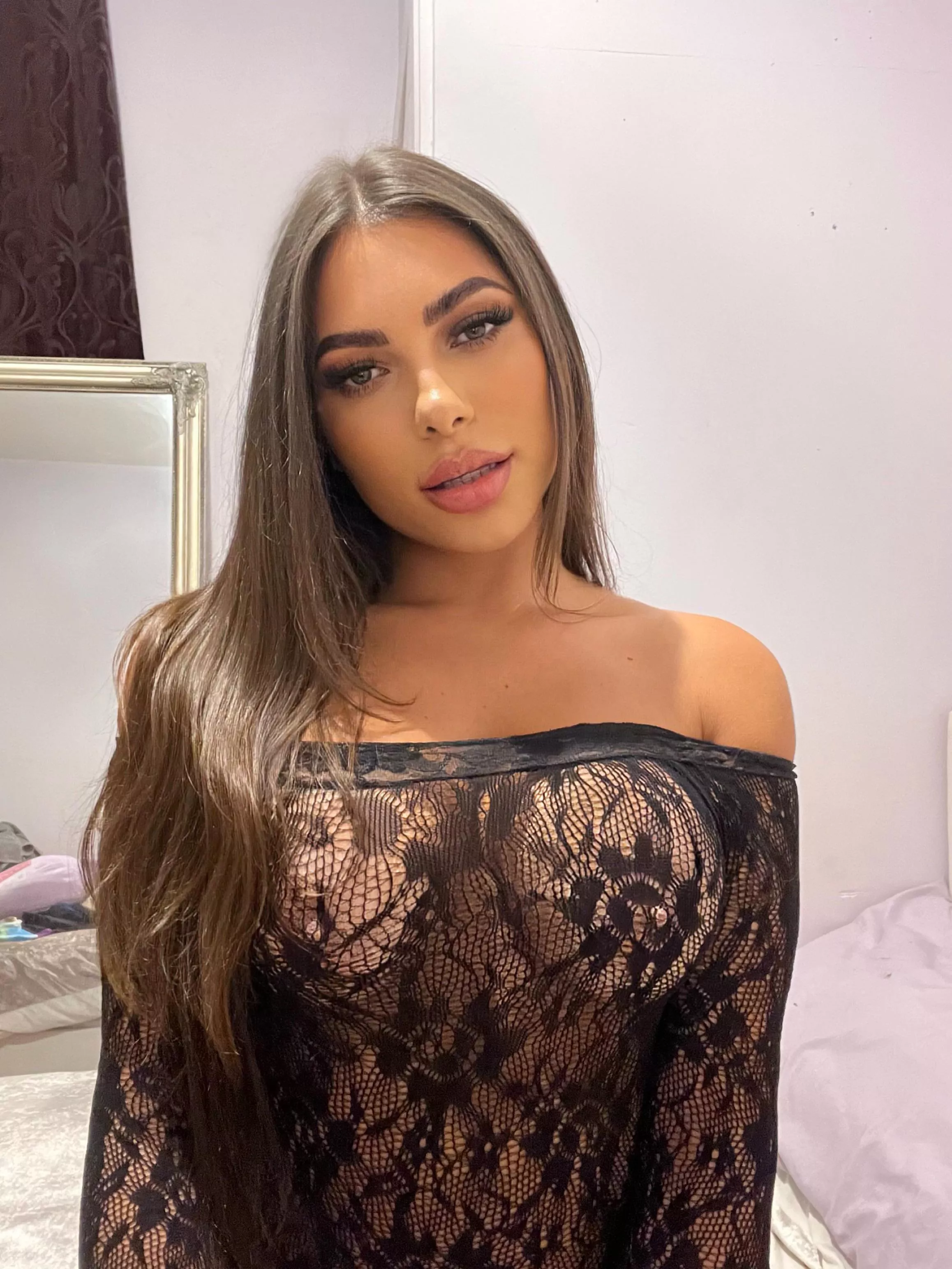 20% off my VIP page baby, link in the comments 😈 2 free videos when you subscribe