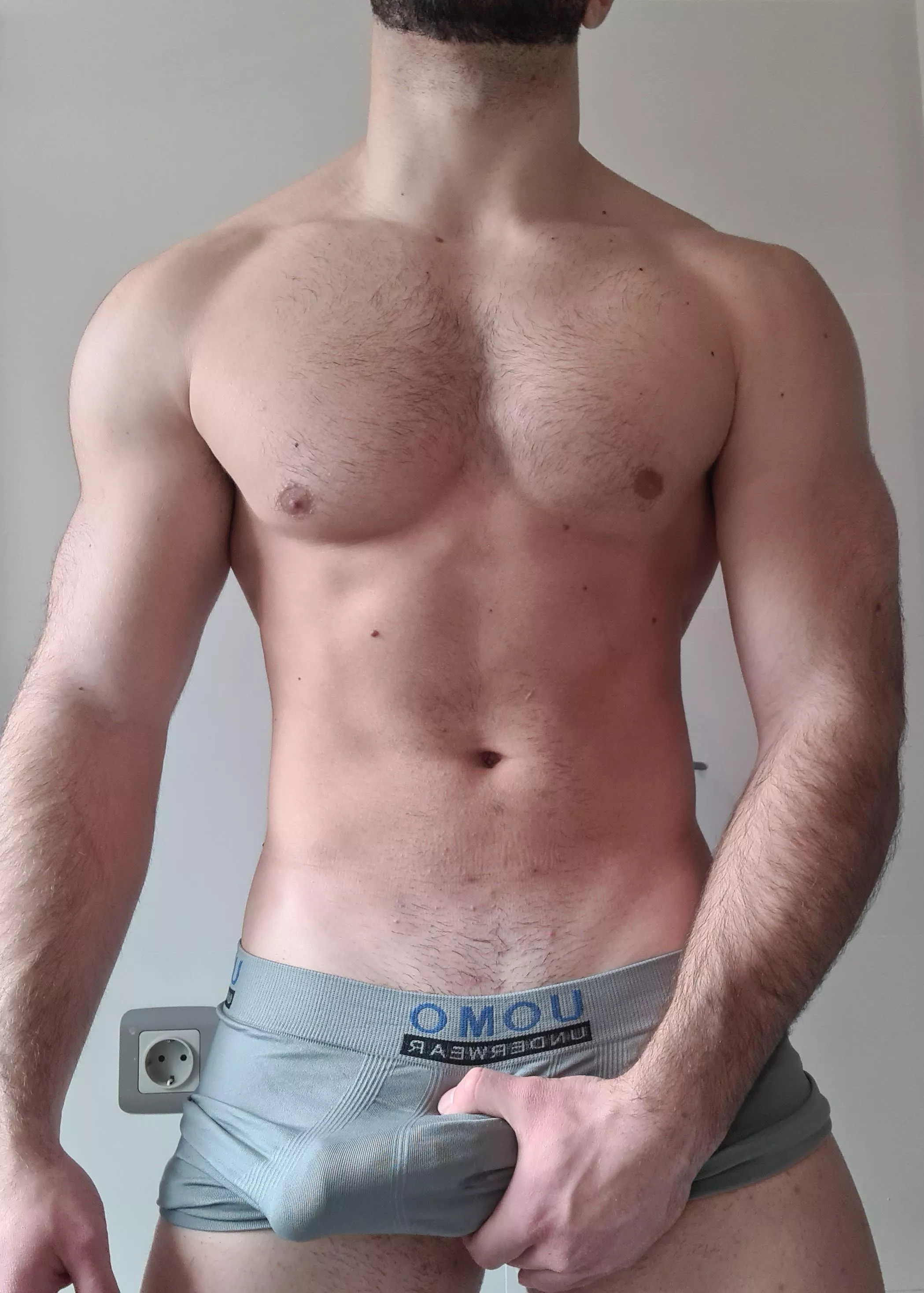 [21] I need someone to suck this...