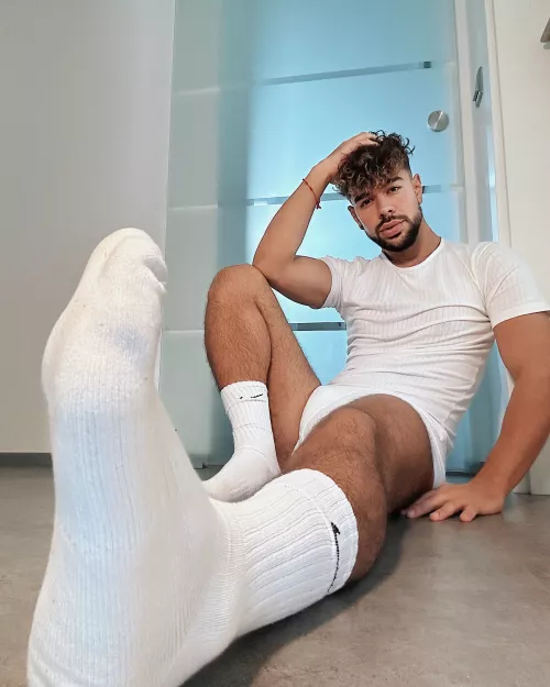 All in white looking for someone to suck me