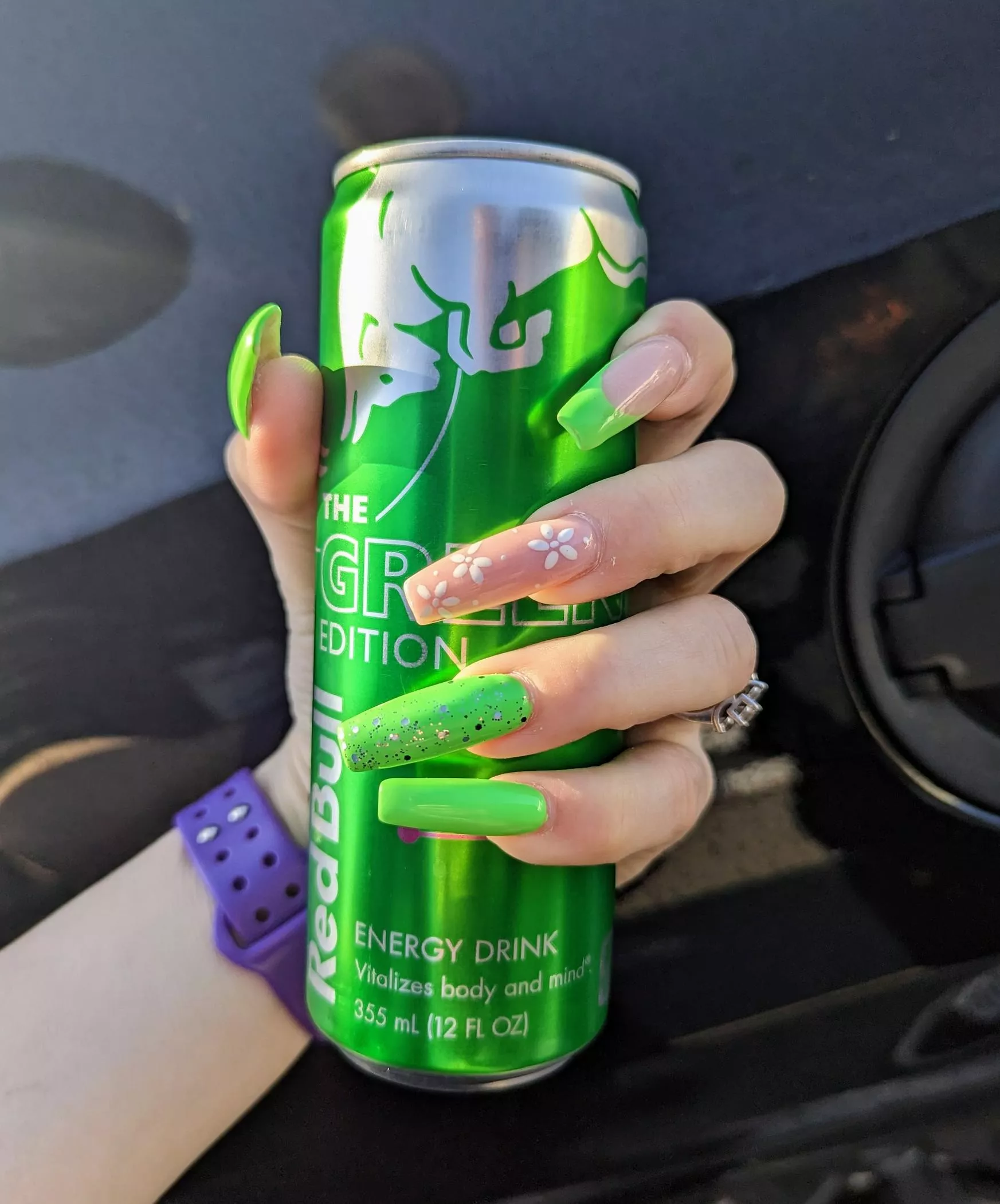 Doesn't everyone match their drinks to their nails, or is that just a me thing? 🤔