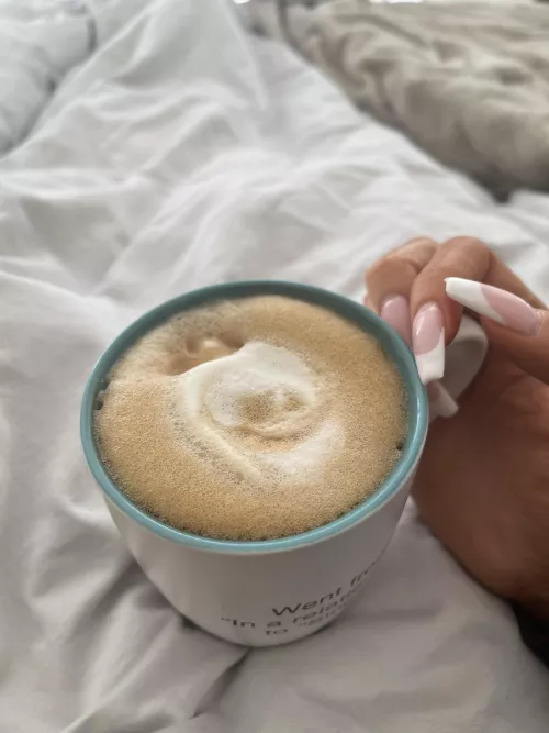 Enjoying my coffee in bed this morning 💅