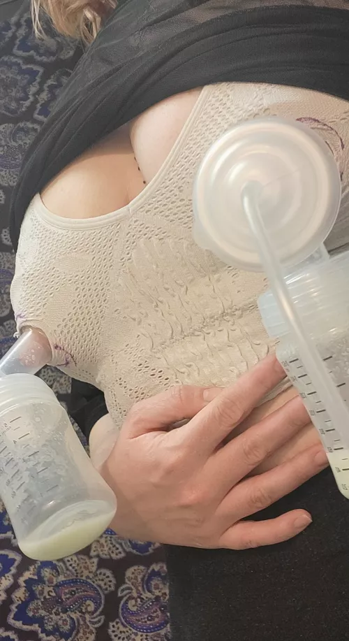 Friday night plans for this mommy 😝