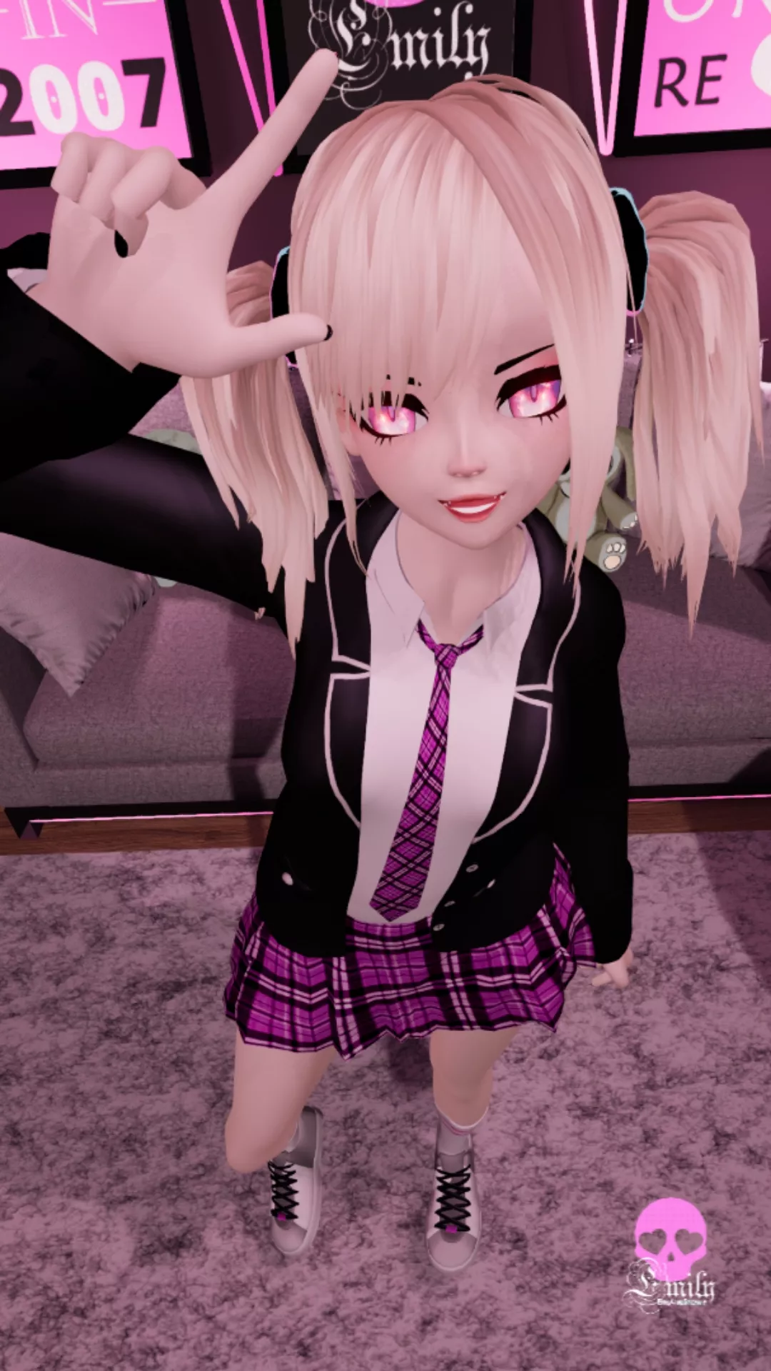 Going to bully you after classes😈 https://chaturbate.com/emyliveshow