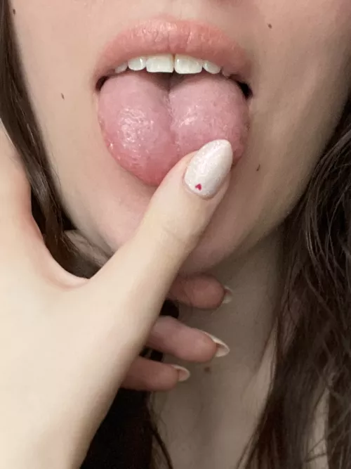 Hands in mouth was a vanilla kink that hit me like a train. It does THINGS to me. You?