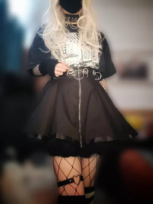 how we feelin about goth femboys? 🖤🩶