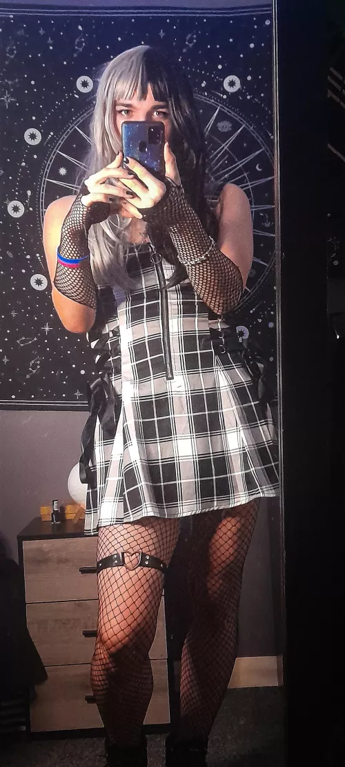 I felt so cute in this dress today, am I worthy of headpats? 💕