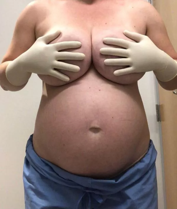 I know it's kinda early so probably not many people will see my pregnant body hope few likes it