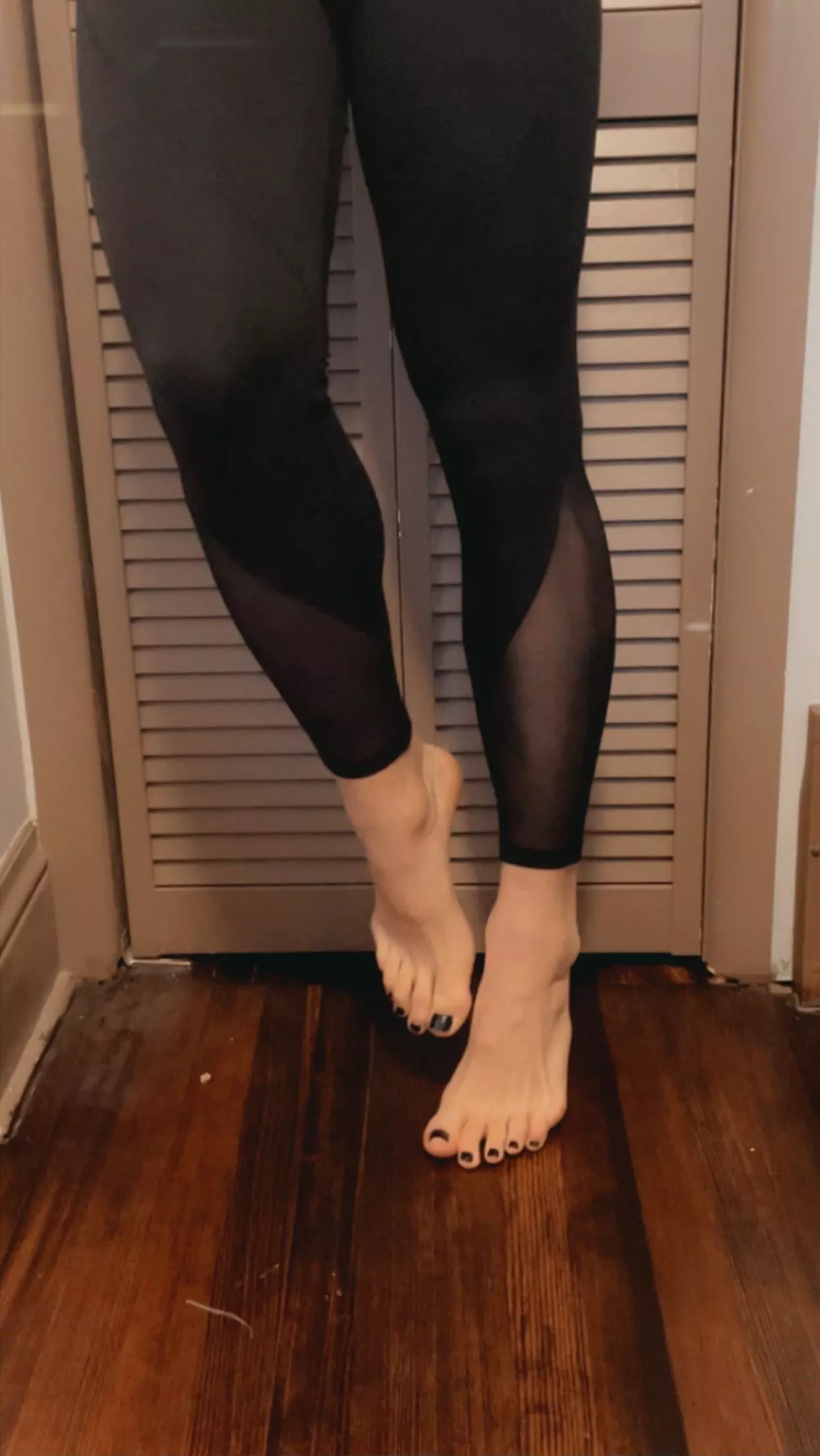 I want to play with other t girl feet 🥵