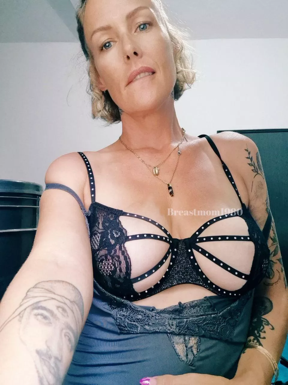 I wanted to share my Milf boobies with you today (43yo Milf)