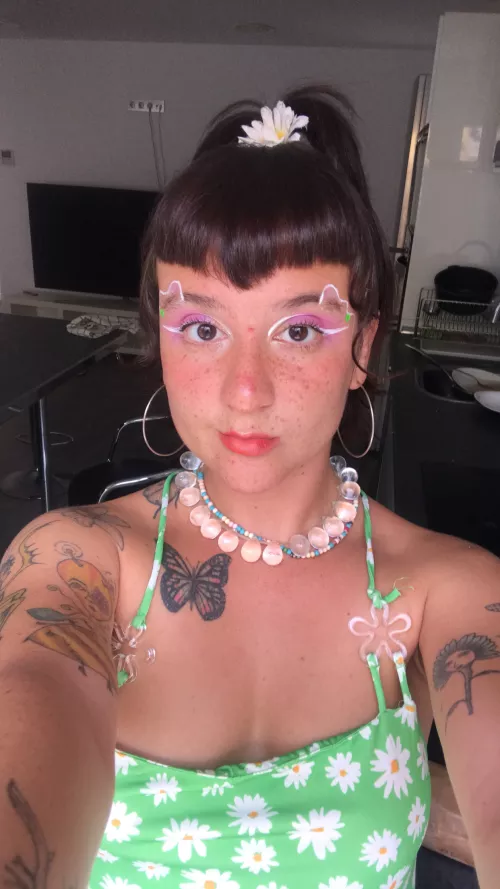 Just dropping a selfie for your weekend