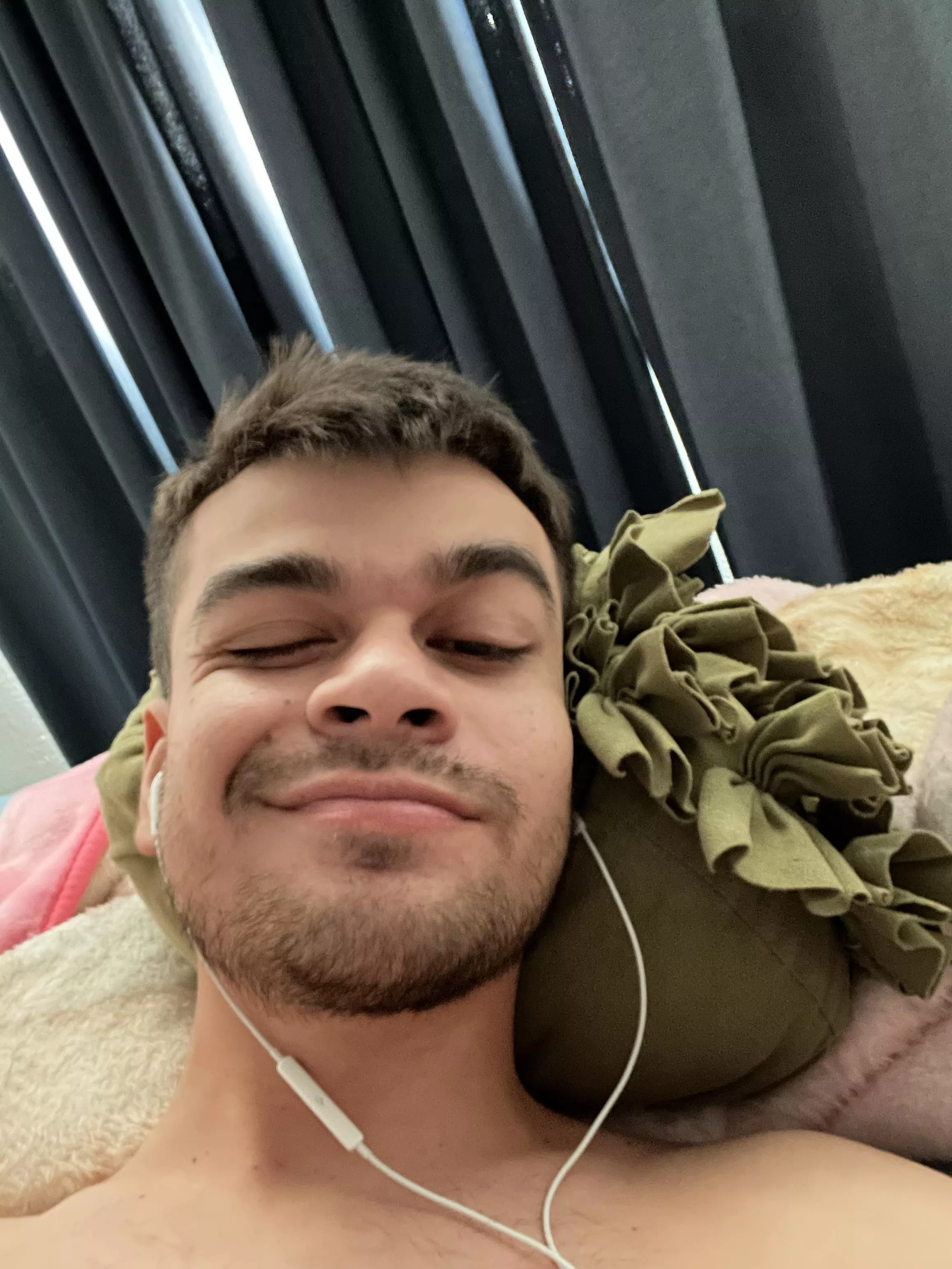 Just woke up, have a great weekend everybody. 😁💙