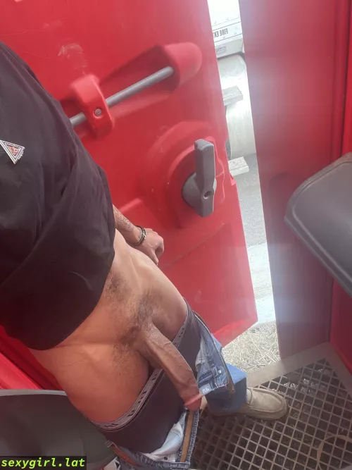 Knock knock ✊🏽 who is it 🫣