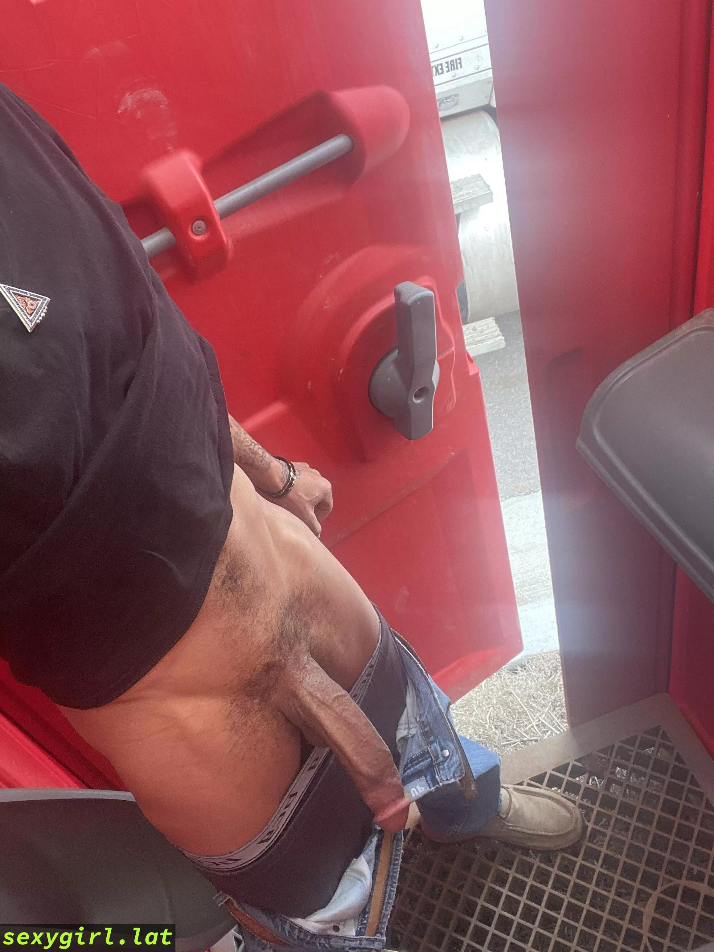 Knock knock ✊🏽 who is it 🫣