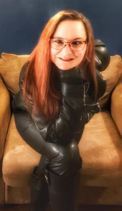 ❤️💙🤍Leather from my neck to my toes🤍💙❤️