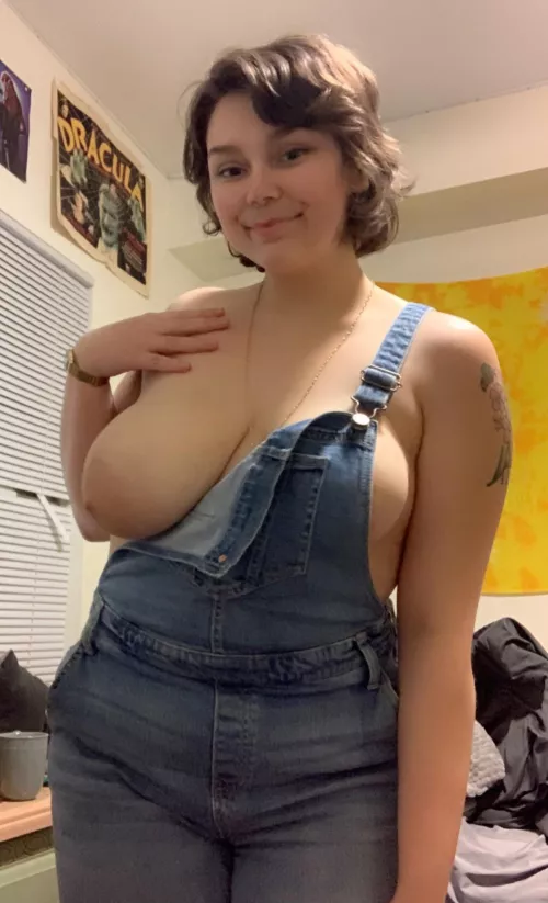 let me bounce my titties on your face :)